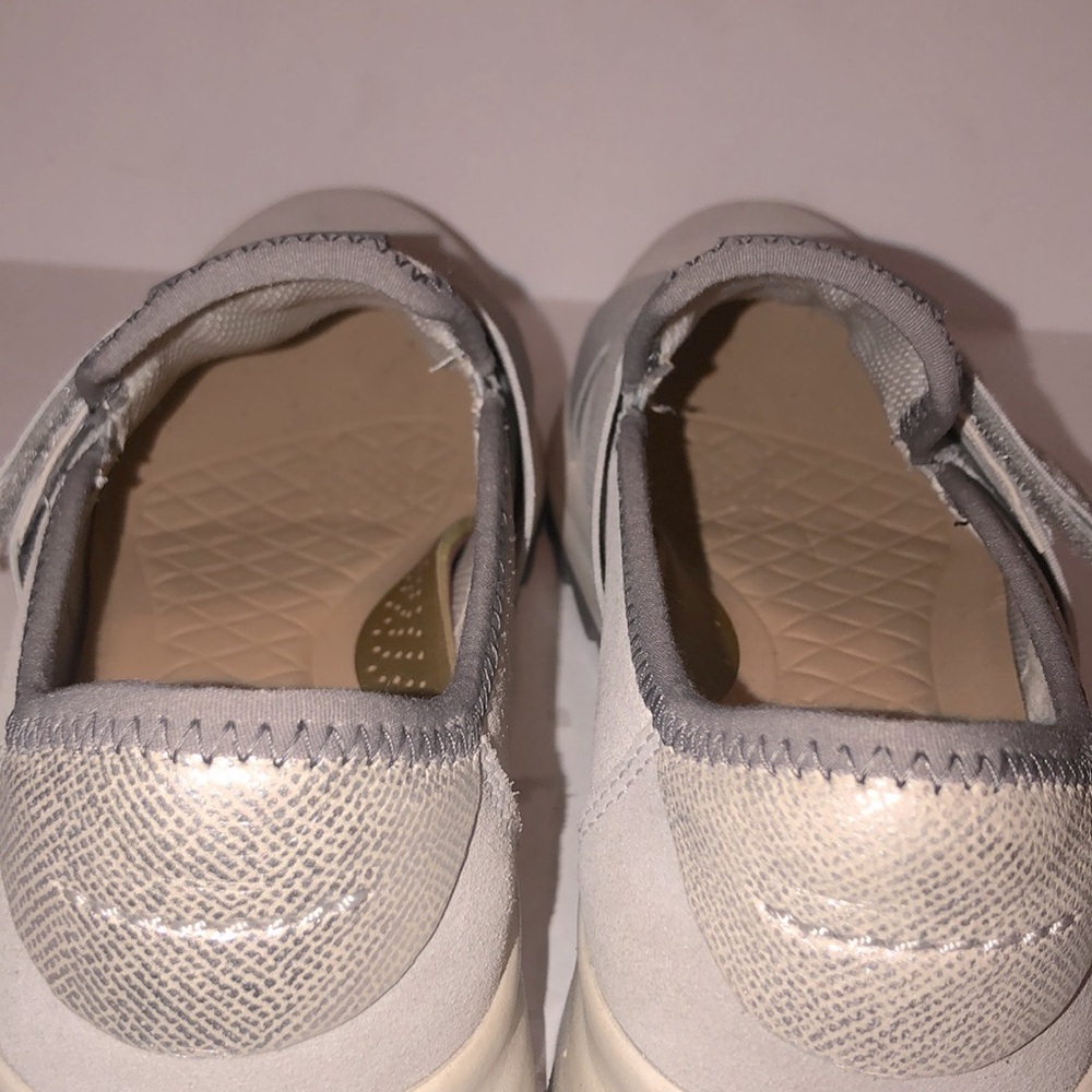 Clarks Women’s Leather Dash Lite Strap Sneakers - Picture 9 of 9